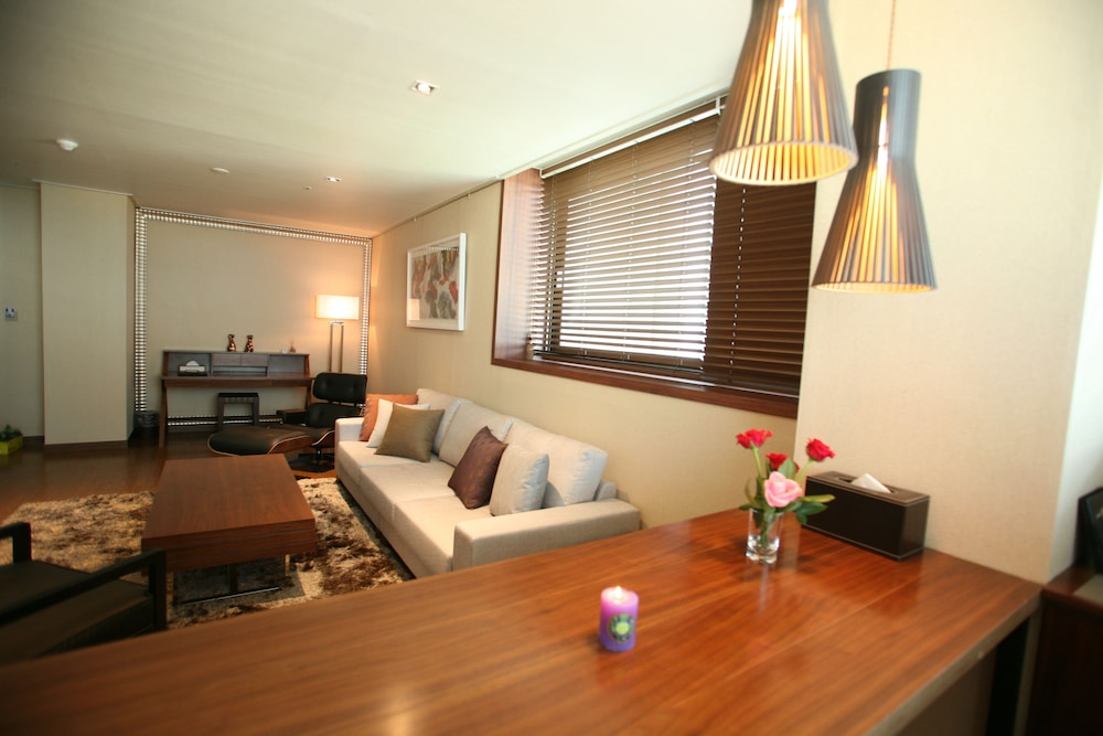 Hyunjin Tourist Hotel 45/72