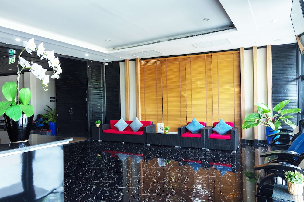 Golden Tulip Essential Pattaya 37/65
