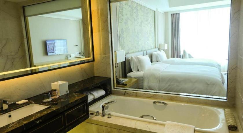 Ming Du Lakeside Hotel 28/30