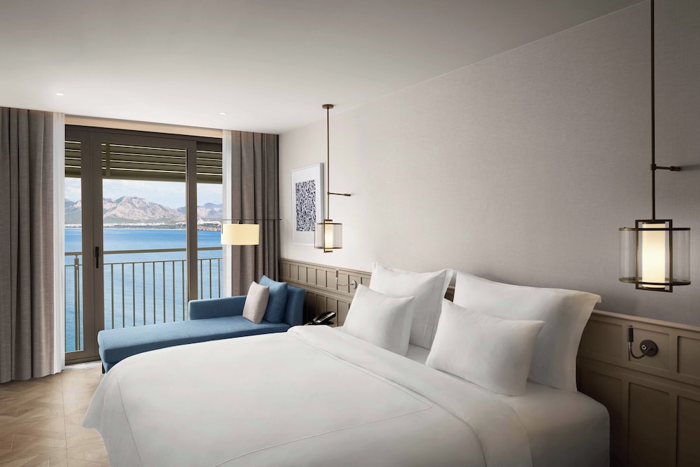 Mediterranean, Suite, King and Twin Beds, Living Area