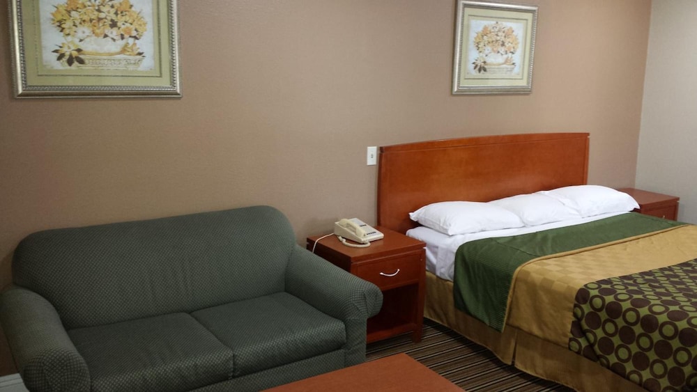 Regency Inn And Suites 17/27