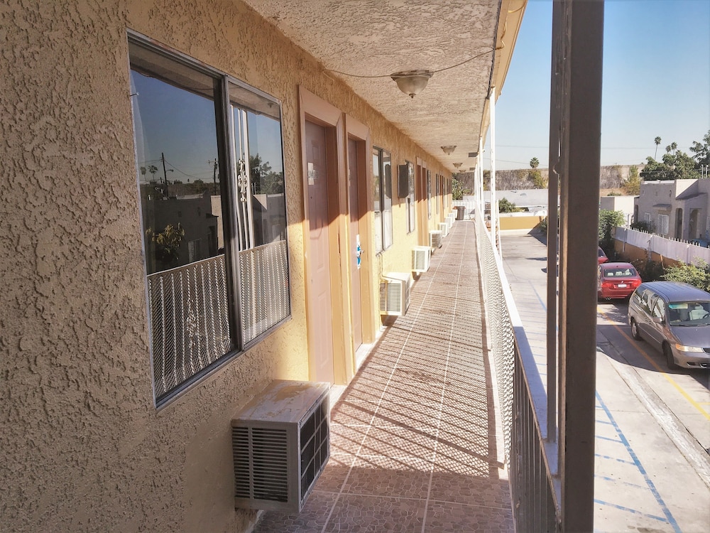 4 Star Motel 11/35