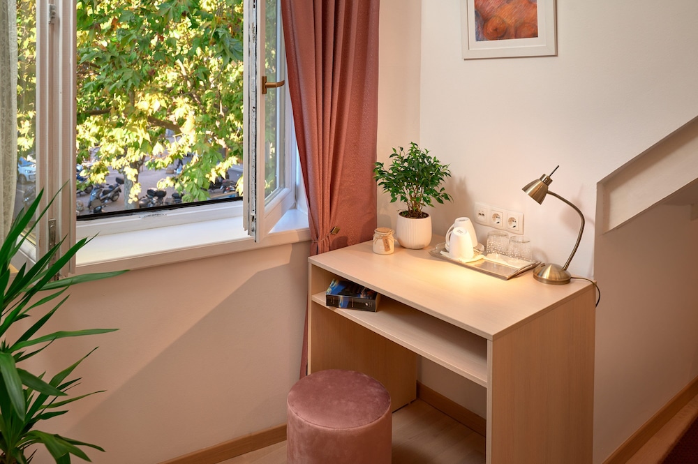 LANTERNA ROOMS 4/50