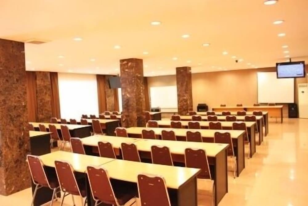 Grand Sakura Hotel 39/41