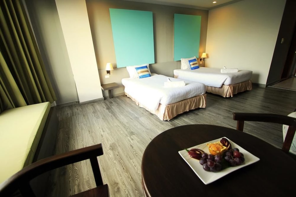 Thepnakorn Hotel 30/48