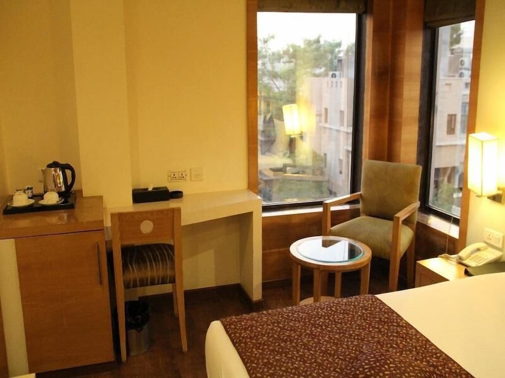 Hotel Almondz 27/38