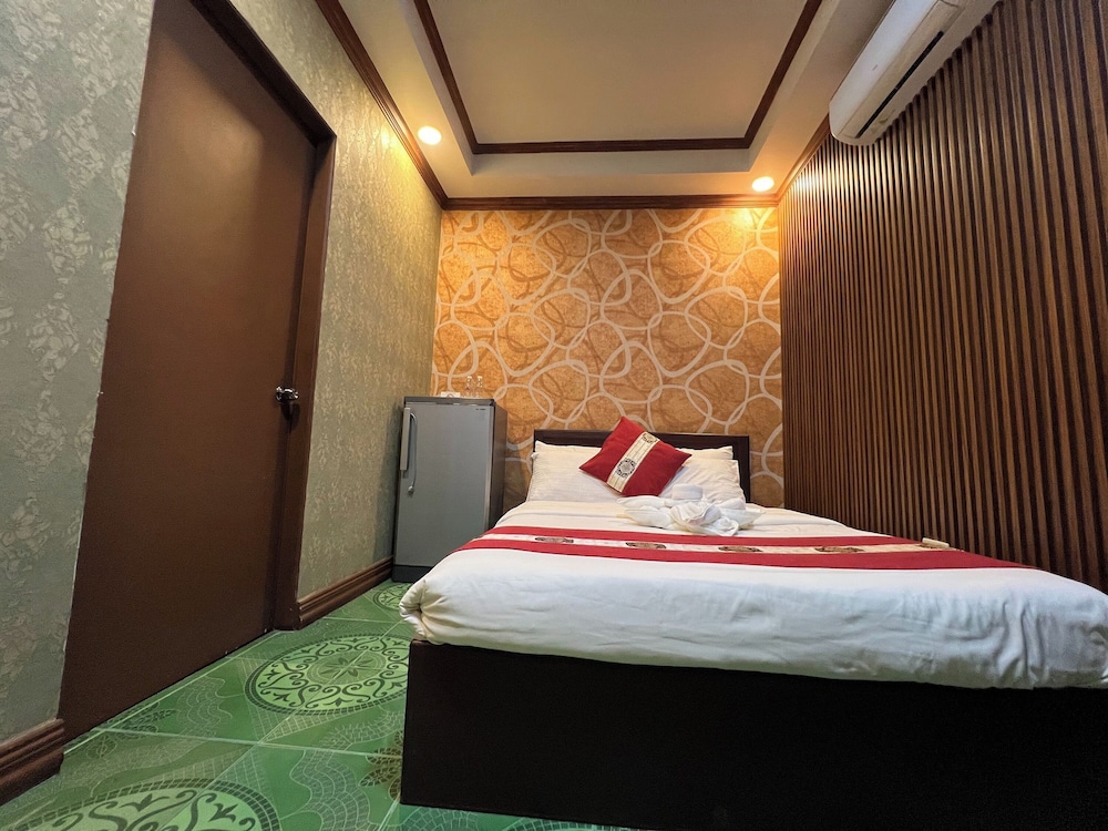 Rossa Hotel 25/50