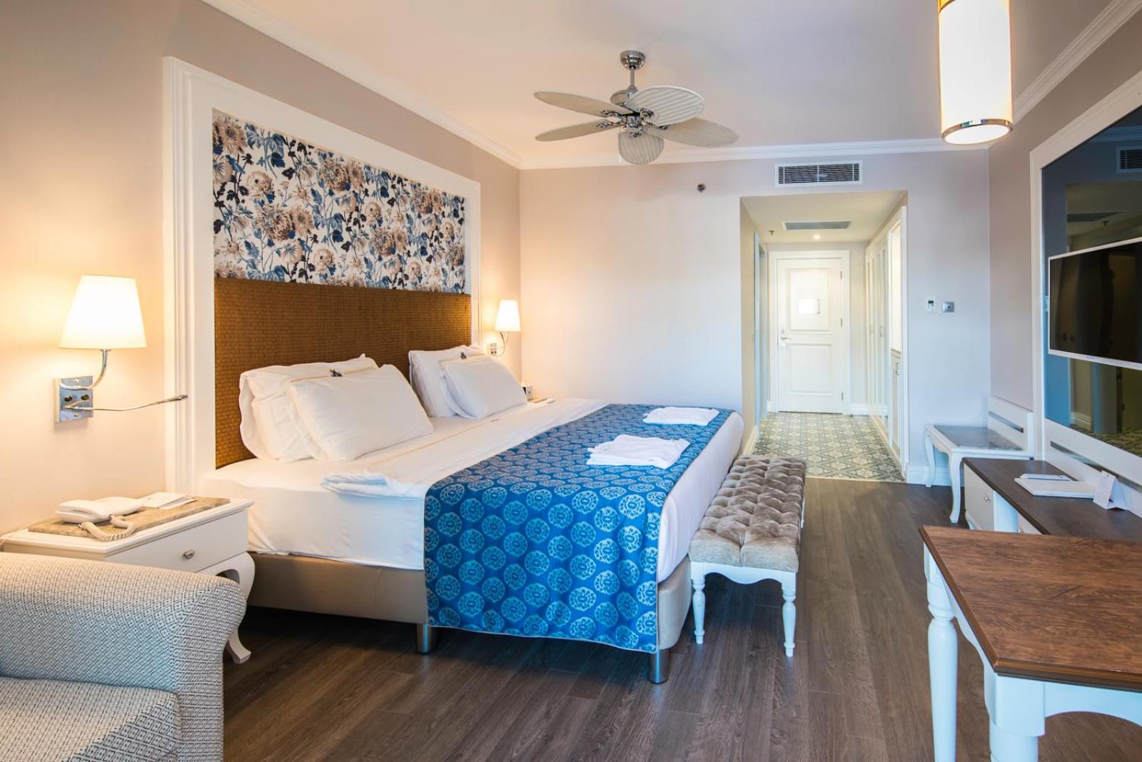 Deluxe, Double Bed, Land View