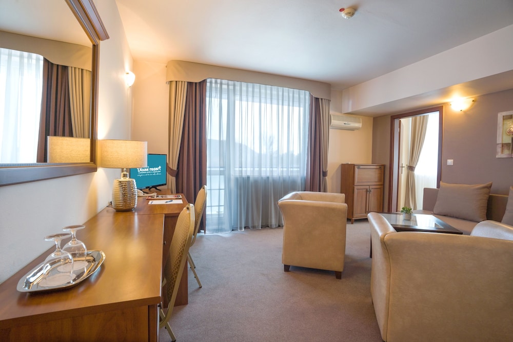 Dixon Congress Hotel 37/63