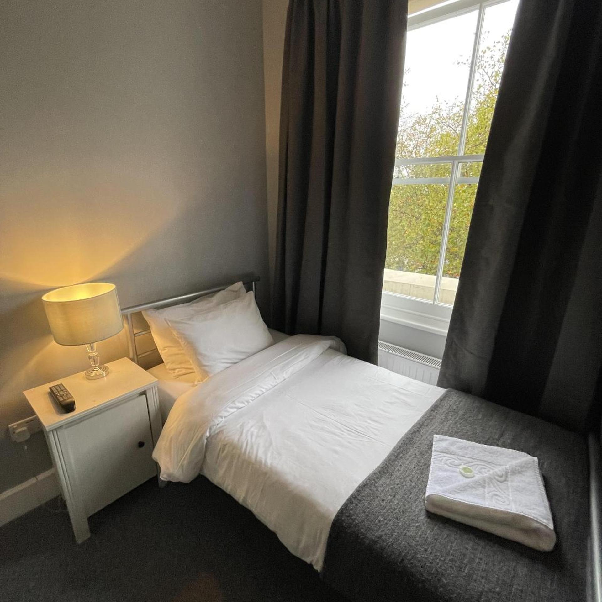 Room, Single, Shared Bathroom