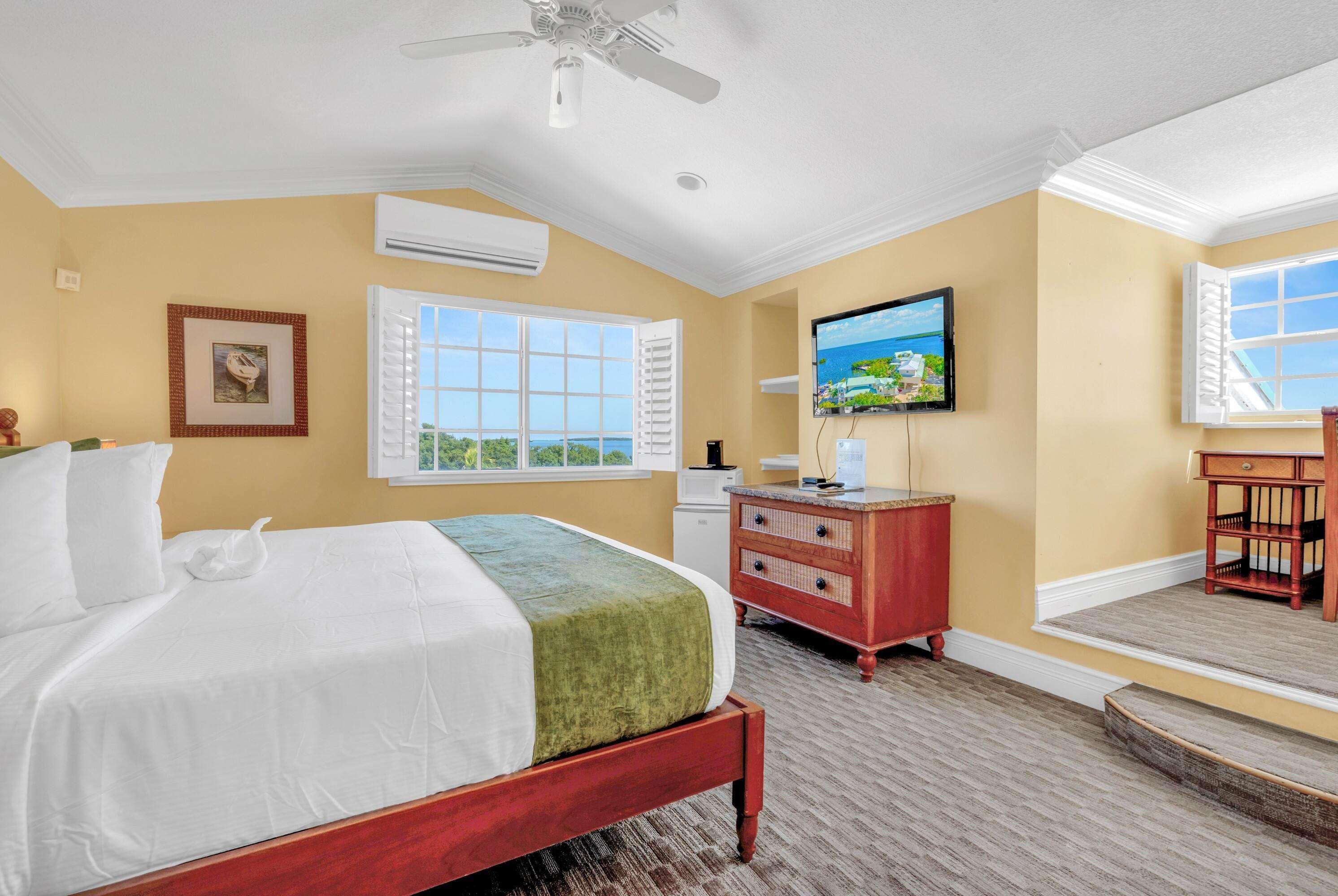 Deluxe, King Bed