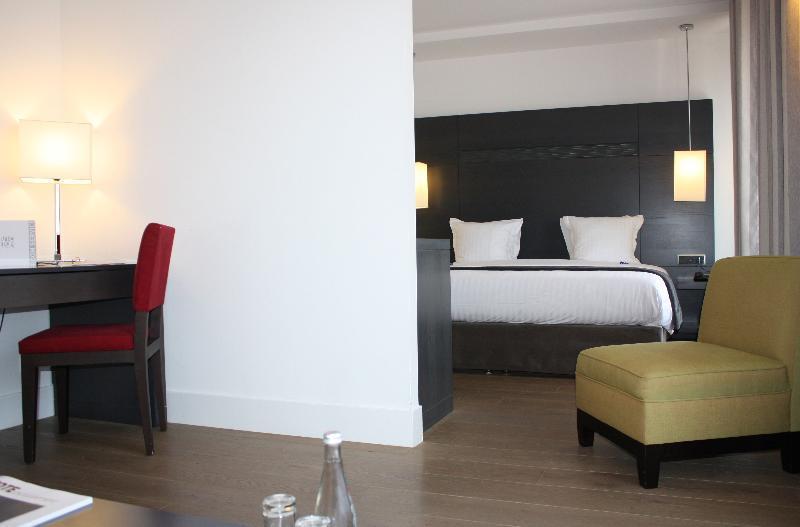جناح مفرد، New Hotel of Marseille 2/2