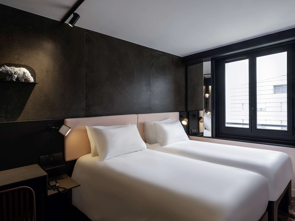 1 Bedroom, Adjoining, Twin Beds, Double and Twin Beds