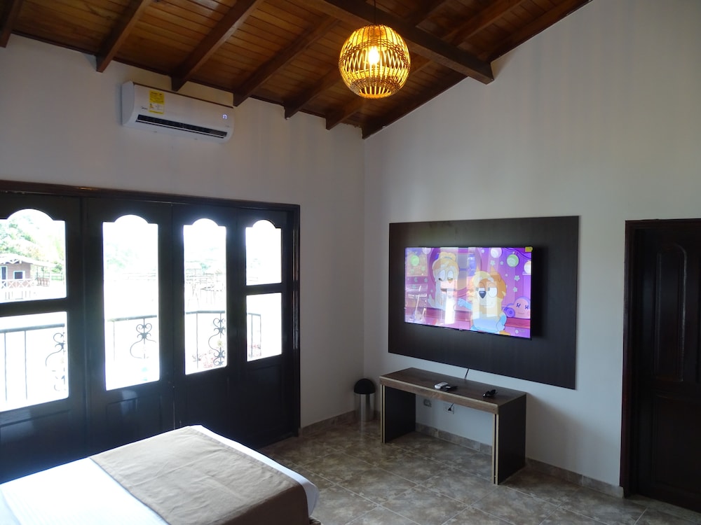Hotel Palmas De Alcala 31/50