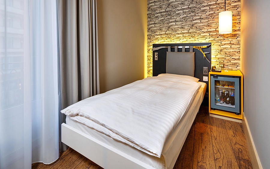 Room, Single, Street View