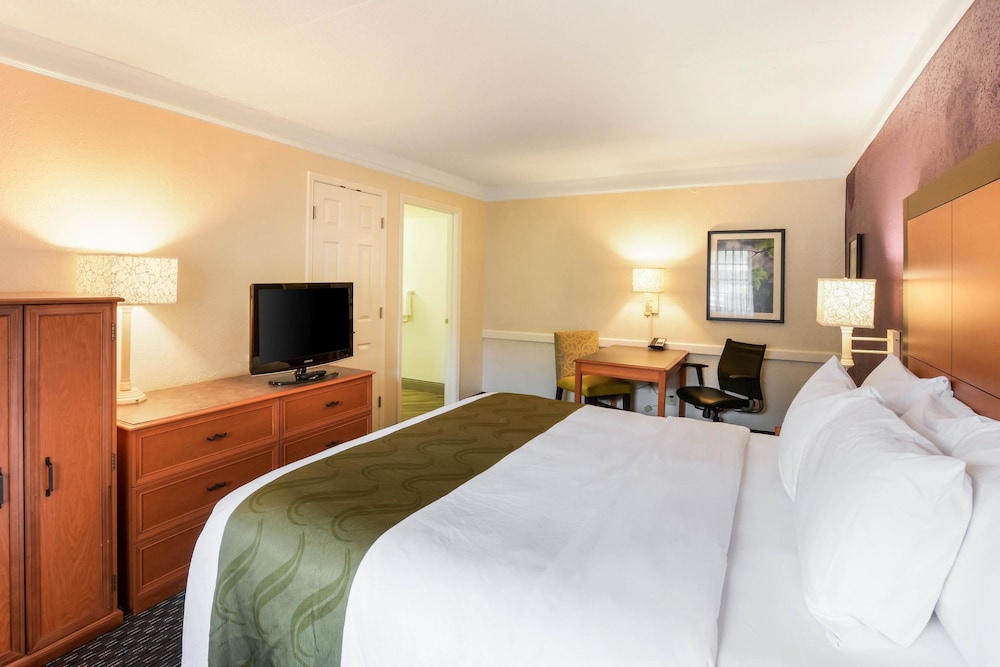 Quality Inn & Suites North Charleston Ashley Phosphate 24/50