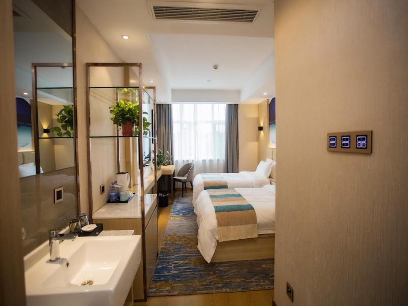 VX Heze Dingtao District Taoyi Road Hotel 35/41