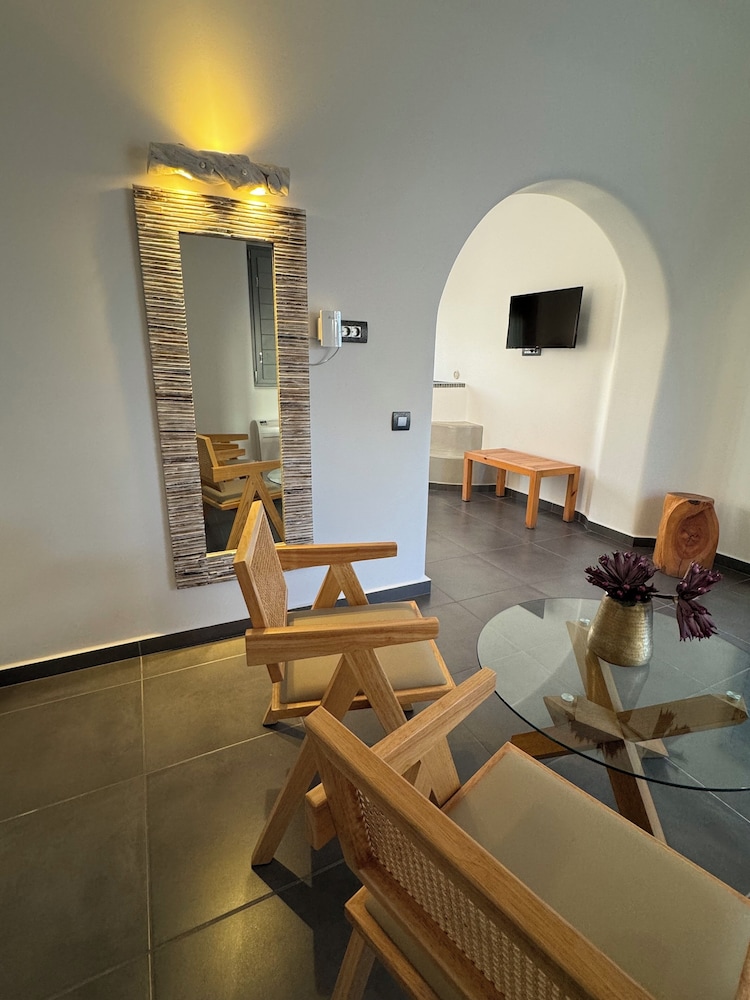 Unique Suites 30/50