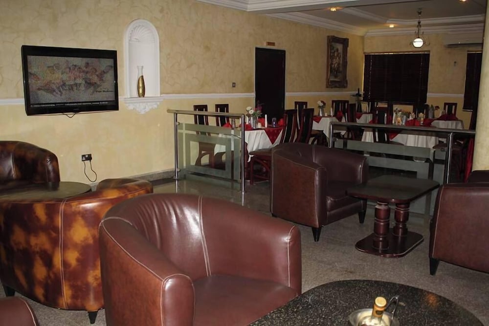 Bestway Luxury Suites 9/22
