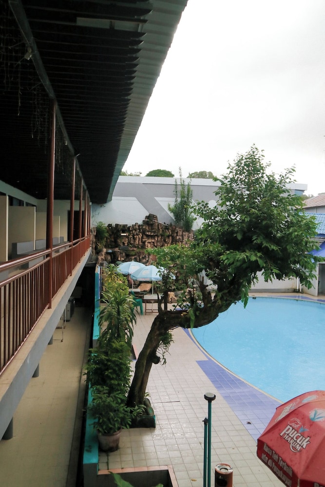 HOTEL MARIAT SORONG 37/54