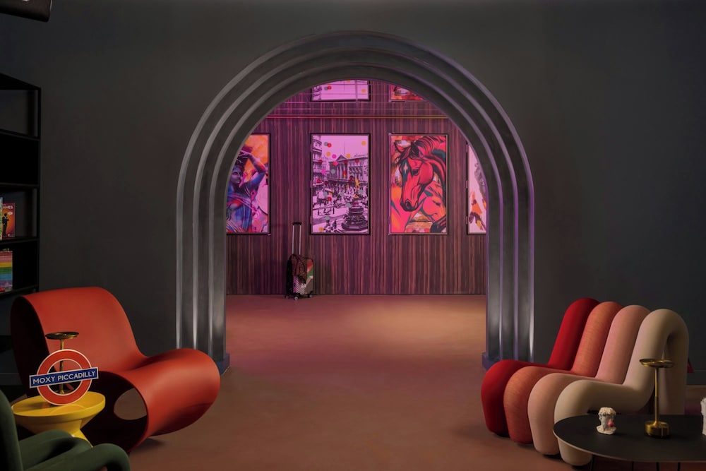 Moxy London Piccadilly Circus 36/47