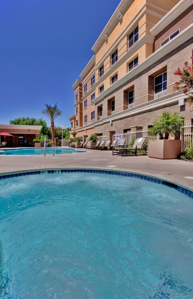 Holiday Inn Ontario Airport 7/73