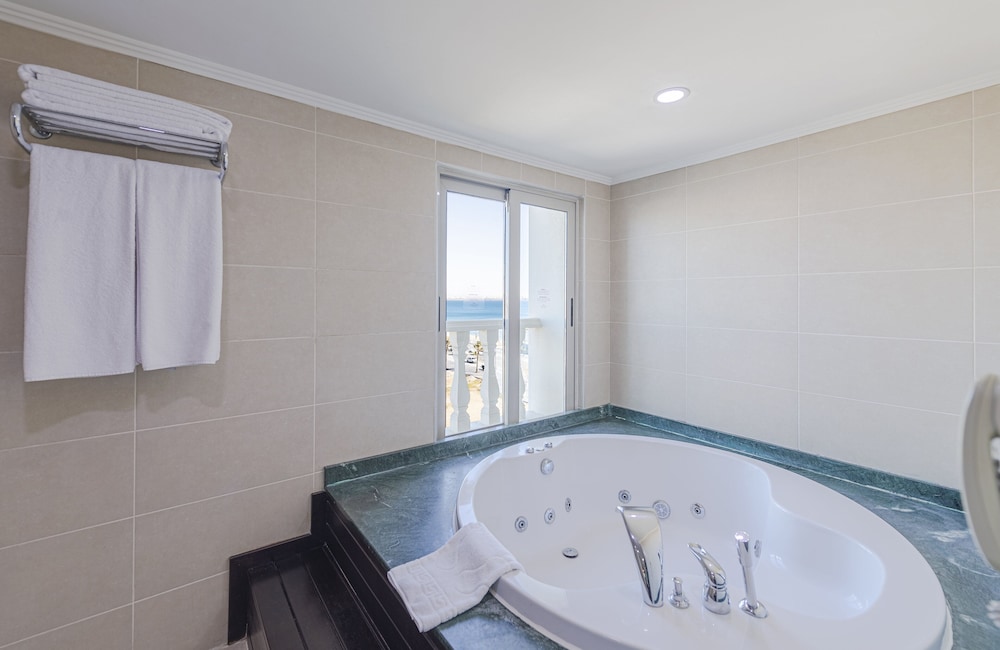 Crowne Plaza Antalya 34/83