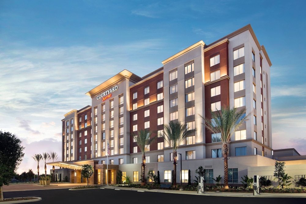 Courtyard Irvine Spectrum 4/73