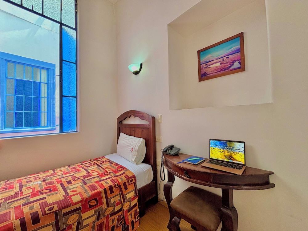 Hotel La Alhondiga 32/58