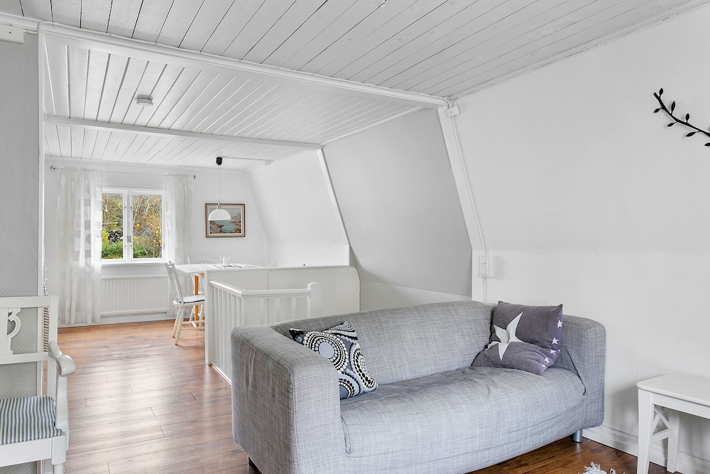 Double and Twin Beds, Light Housekeeping