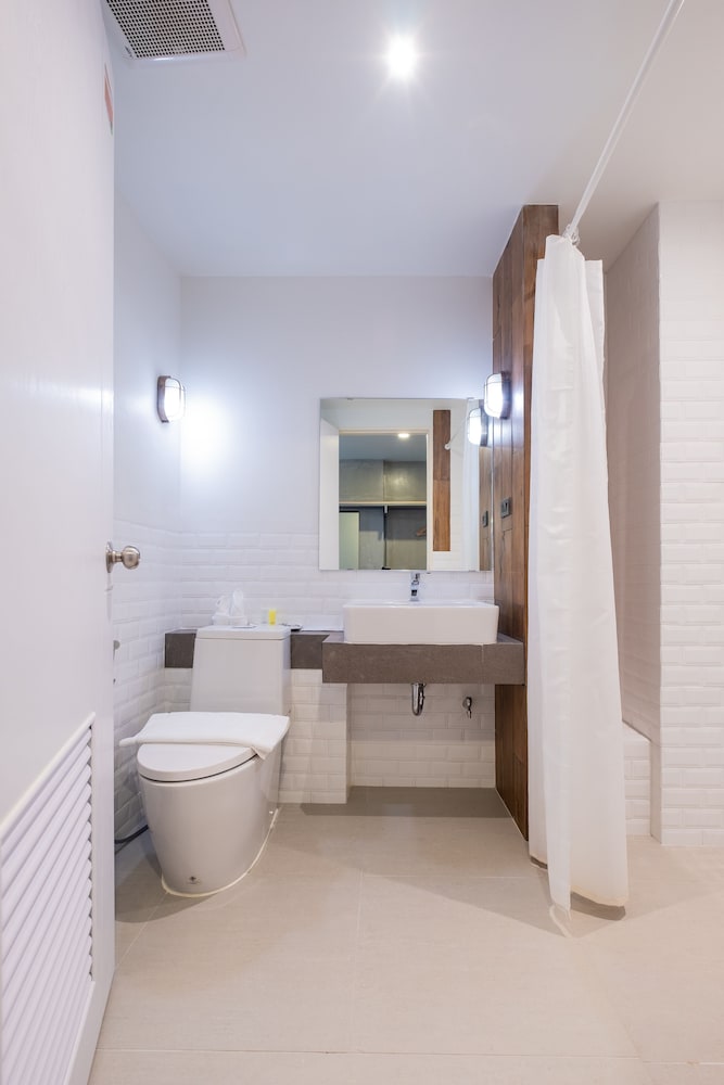 S.22 Hotel Suratthani 64/64
