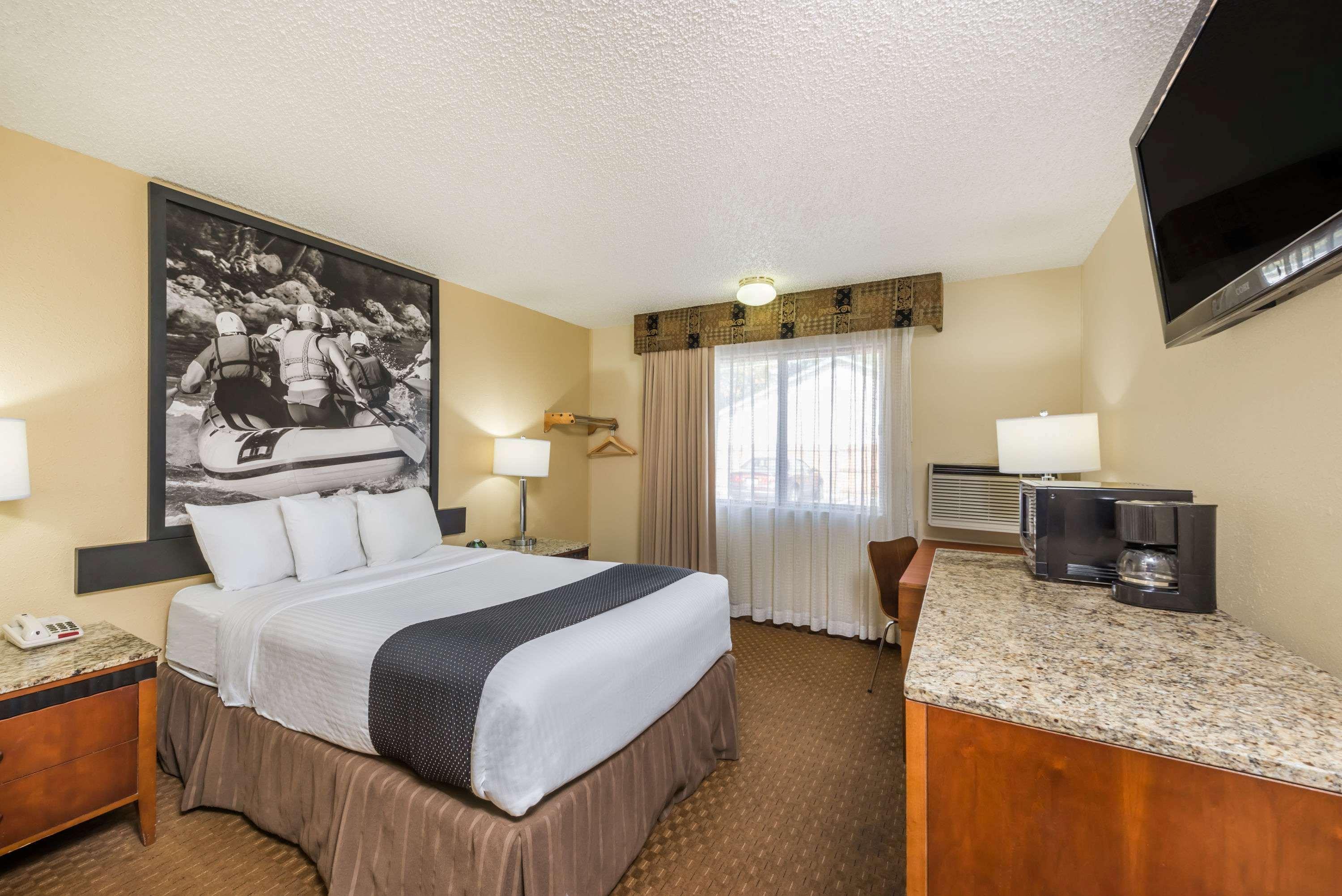 Super 8 by Wyndham Canon City 7/23