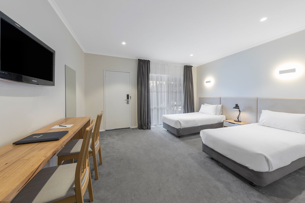 EXECUTIVE, 2 QUEEN BEDS
