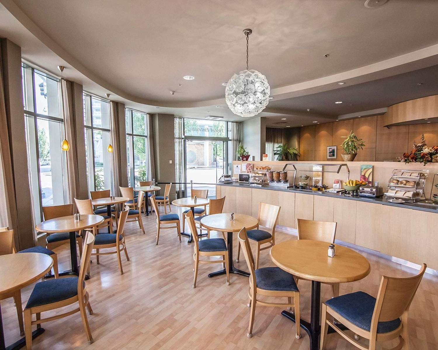Comfort Hotel Vancouver Airport 33/44