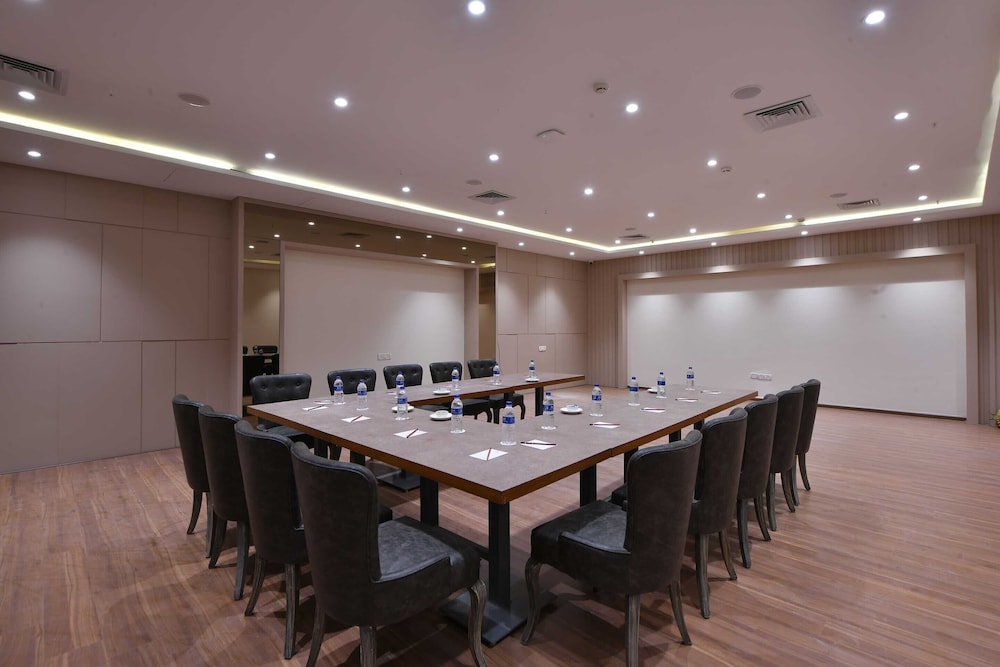 Palette - Hotel Royal Palace Morbi 42/50