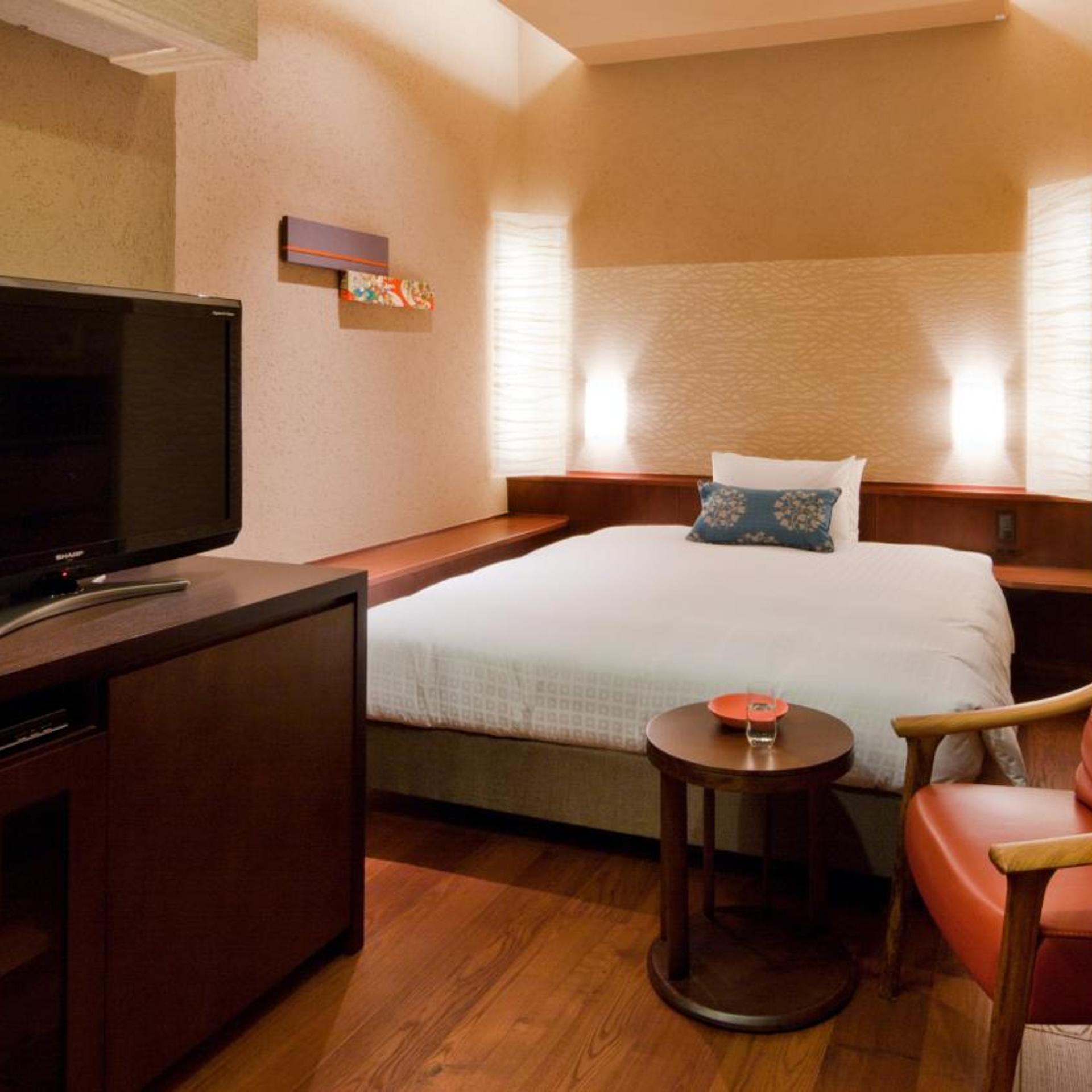 Room, Single, Shared Bathroom