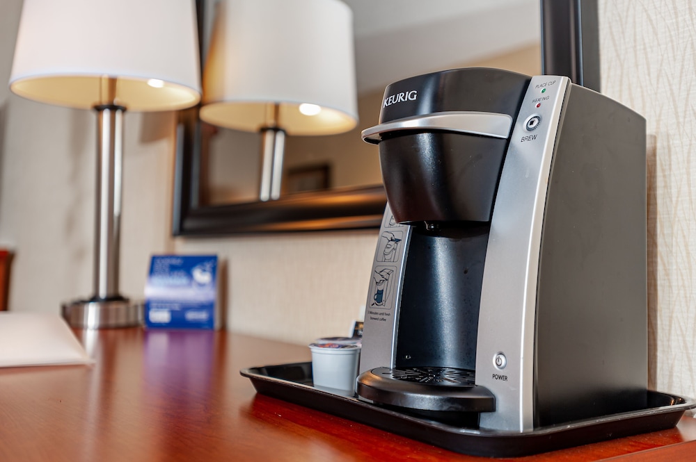 Holiday Inn Express Hotel Suites Clarington Bowmanville 33/70