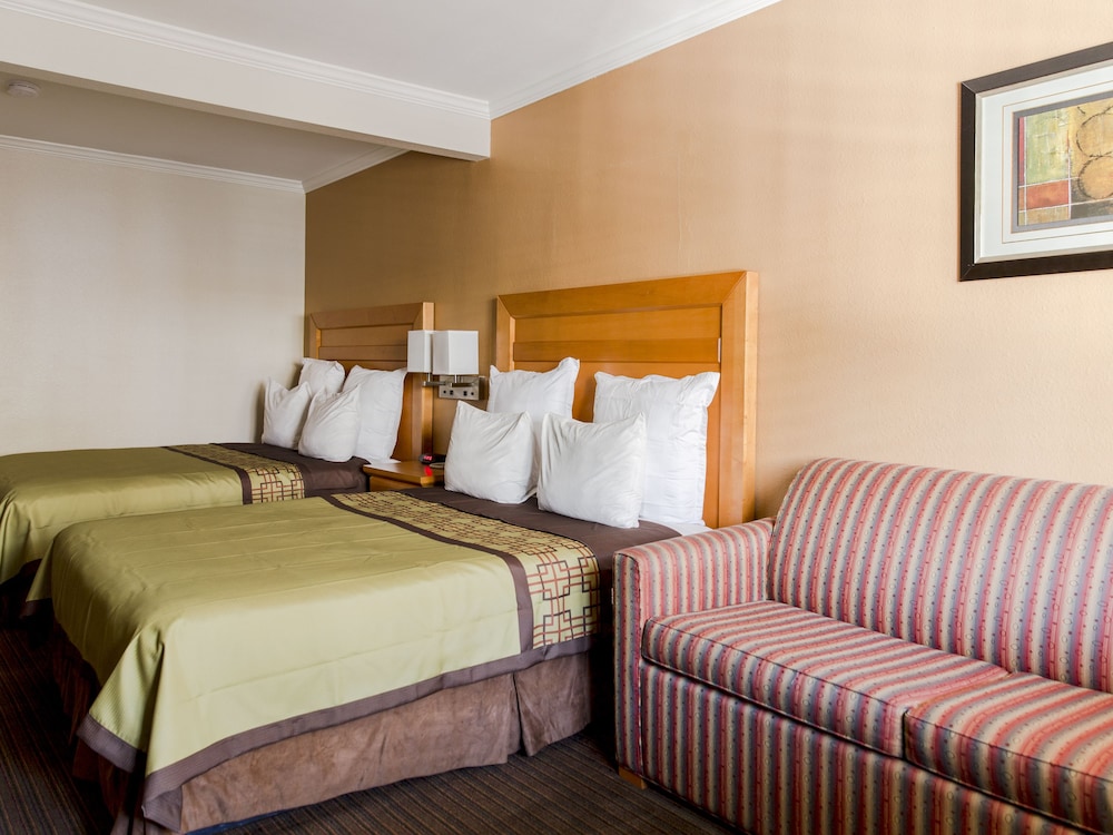Anaheim Islander Inn And Suites 20/58