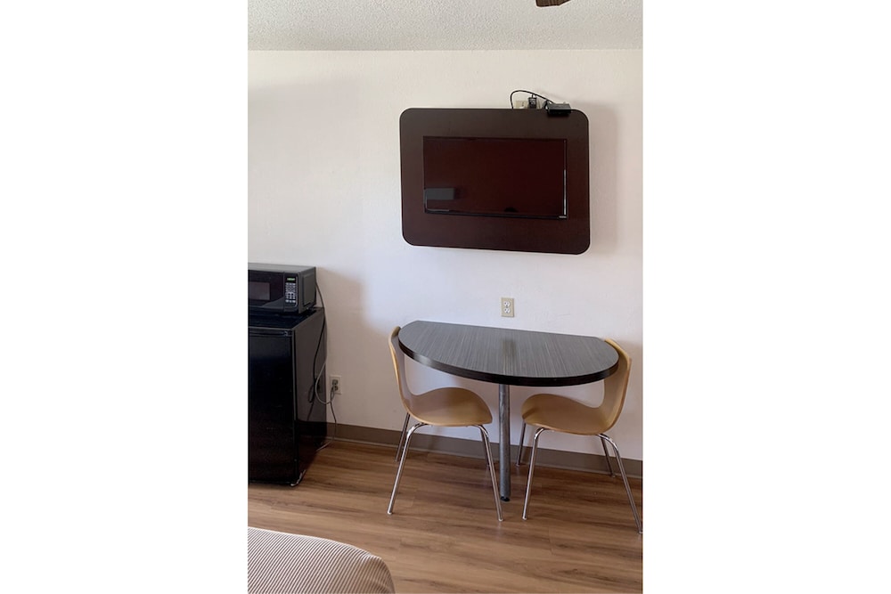 Motel6 Cameron, MO 23/29