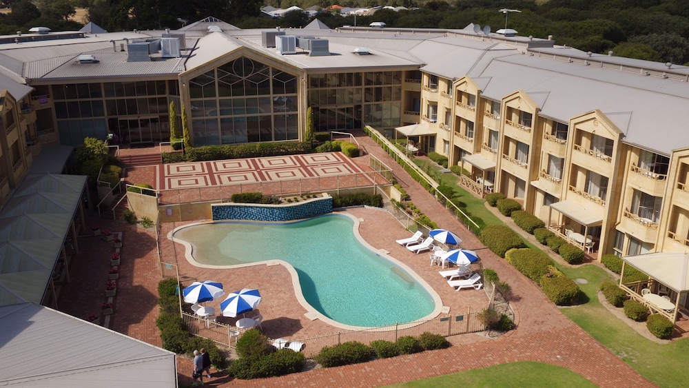 Abbey Beach Resort 28/34