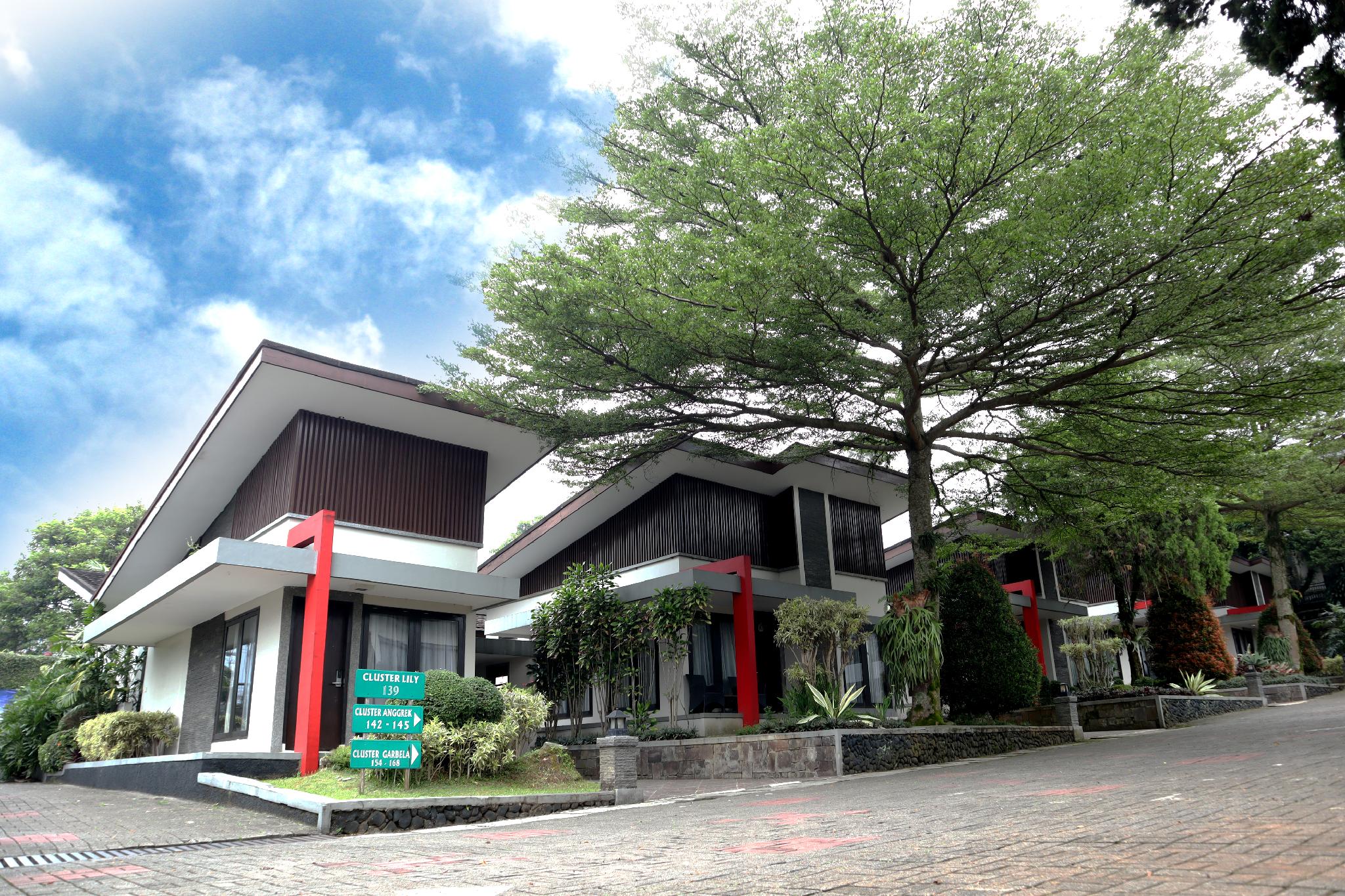 Grand Ussu Hotel And Convention 8/59