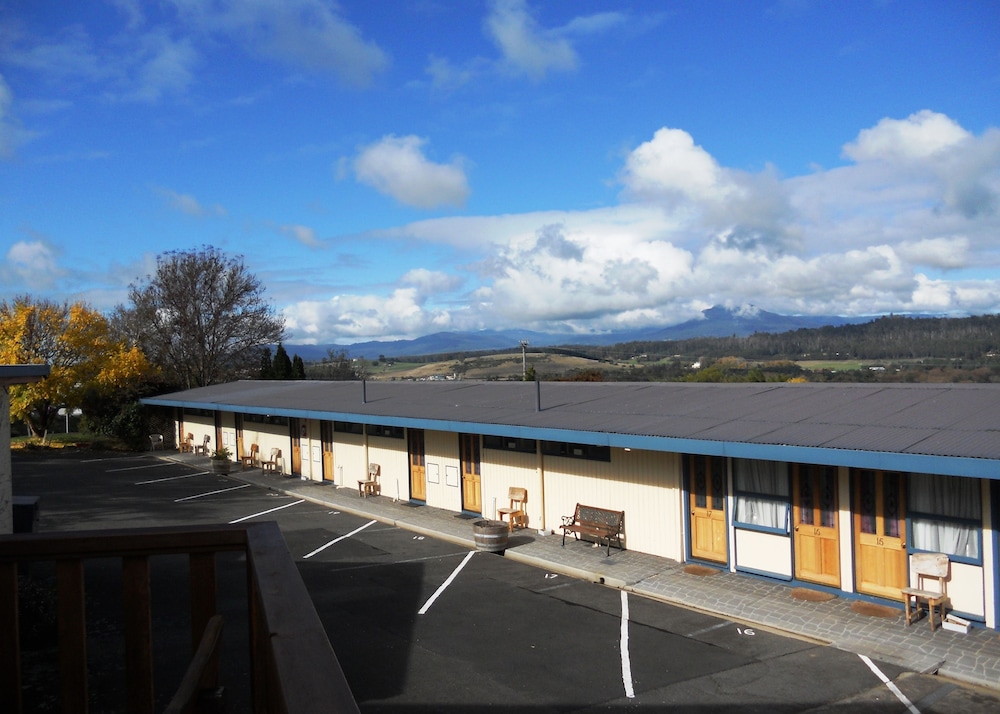 Mountain View Country Inn 30/32