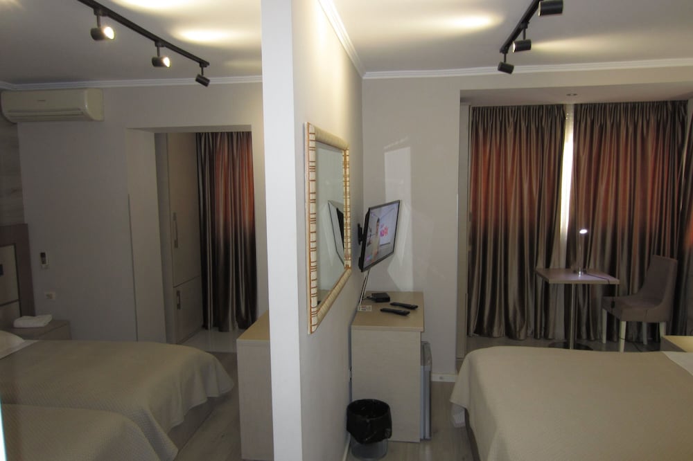 Freddy S Hotel 60/60