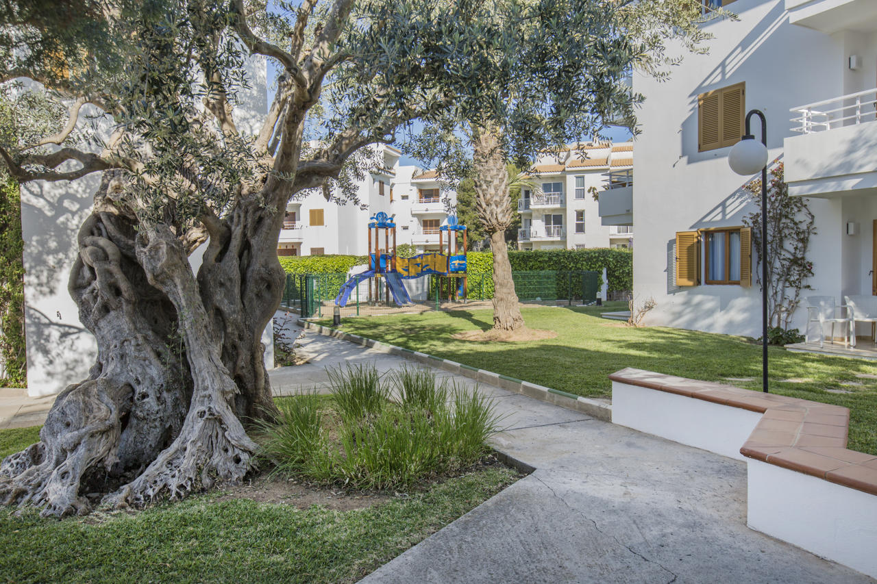 Aparthotel Flora 52/63