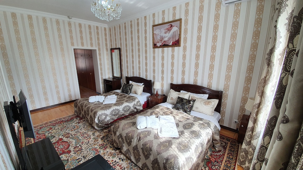Sarbon Hotel 27/72