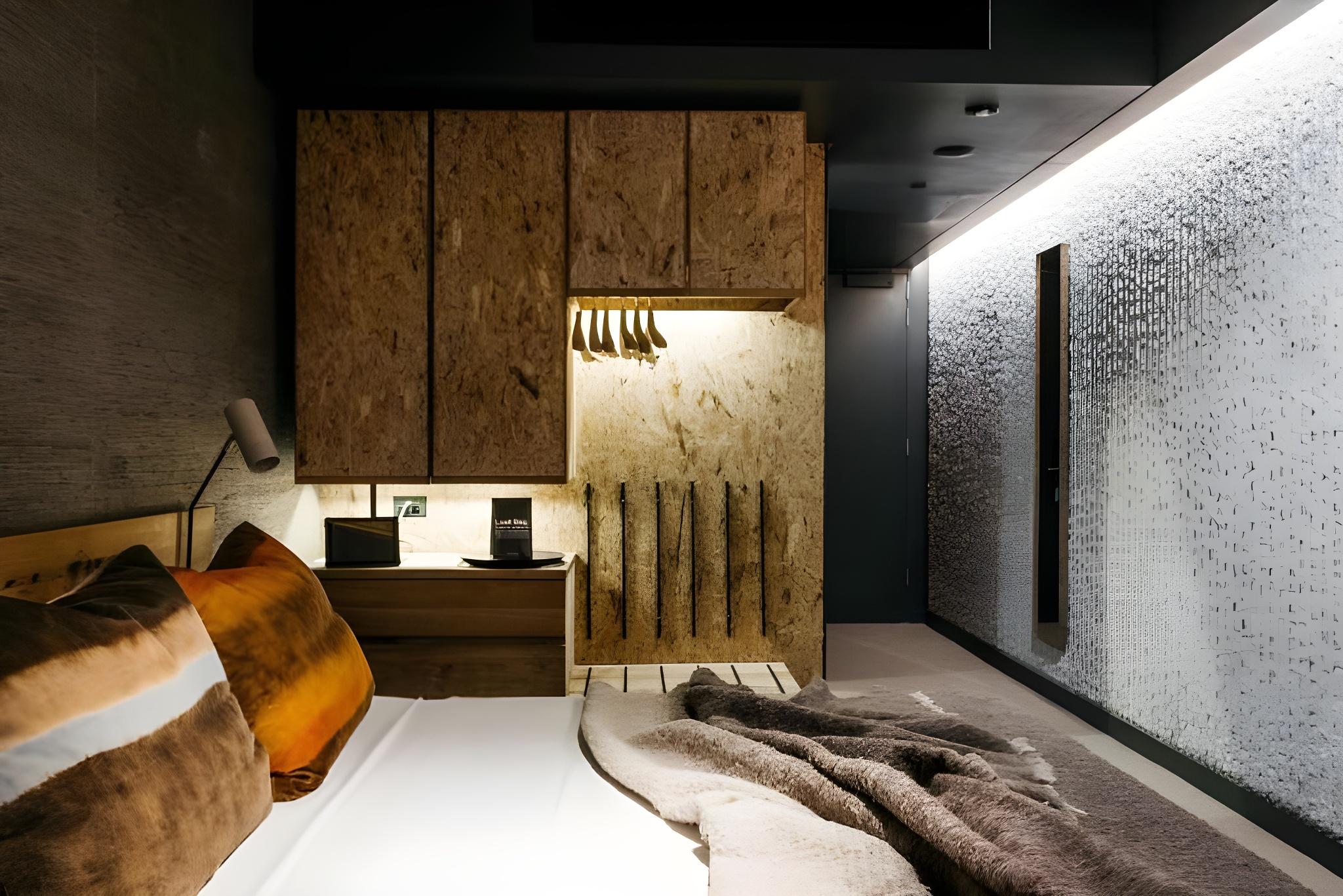 Atrium, Original, King Bed