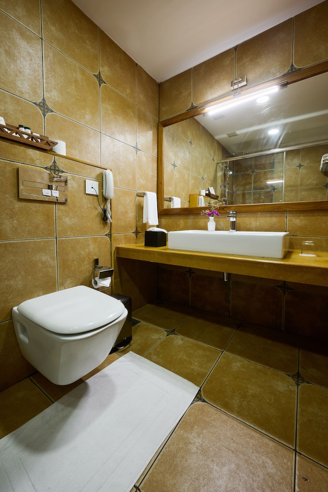 Gokulam Grand Resort and Spa Kumarakom 45/50