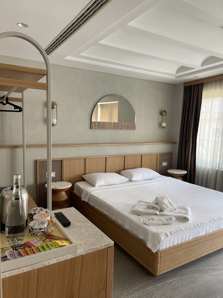 DELUXE, KING BED, CITY VIEW, EXECUTIVE LEVEL