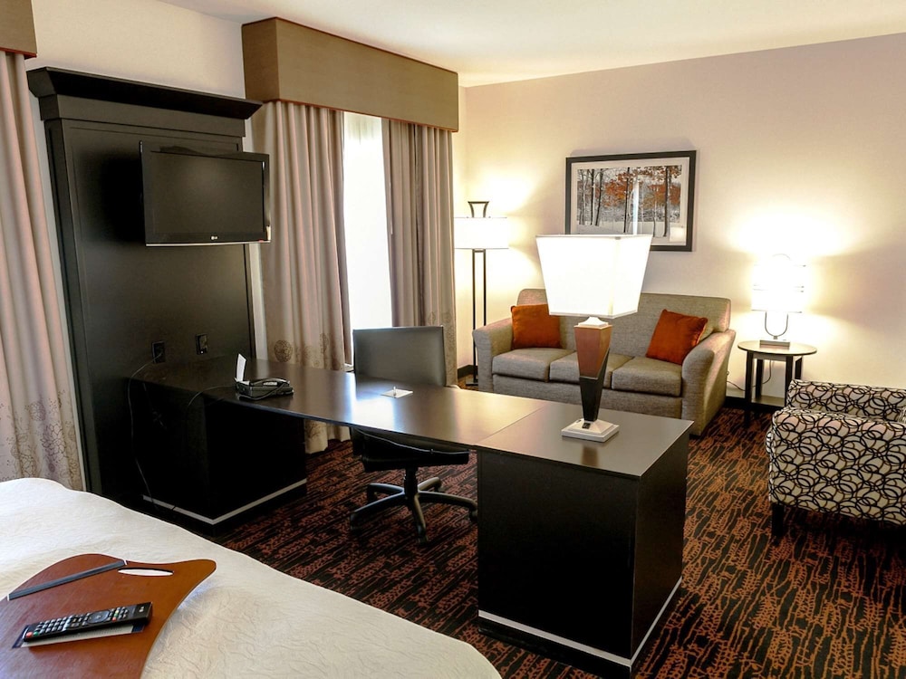 Hampton Inn and Suites Tulsa Hills 26/37