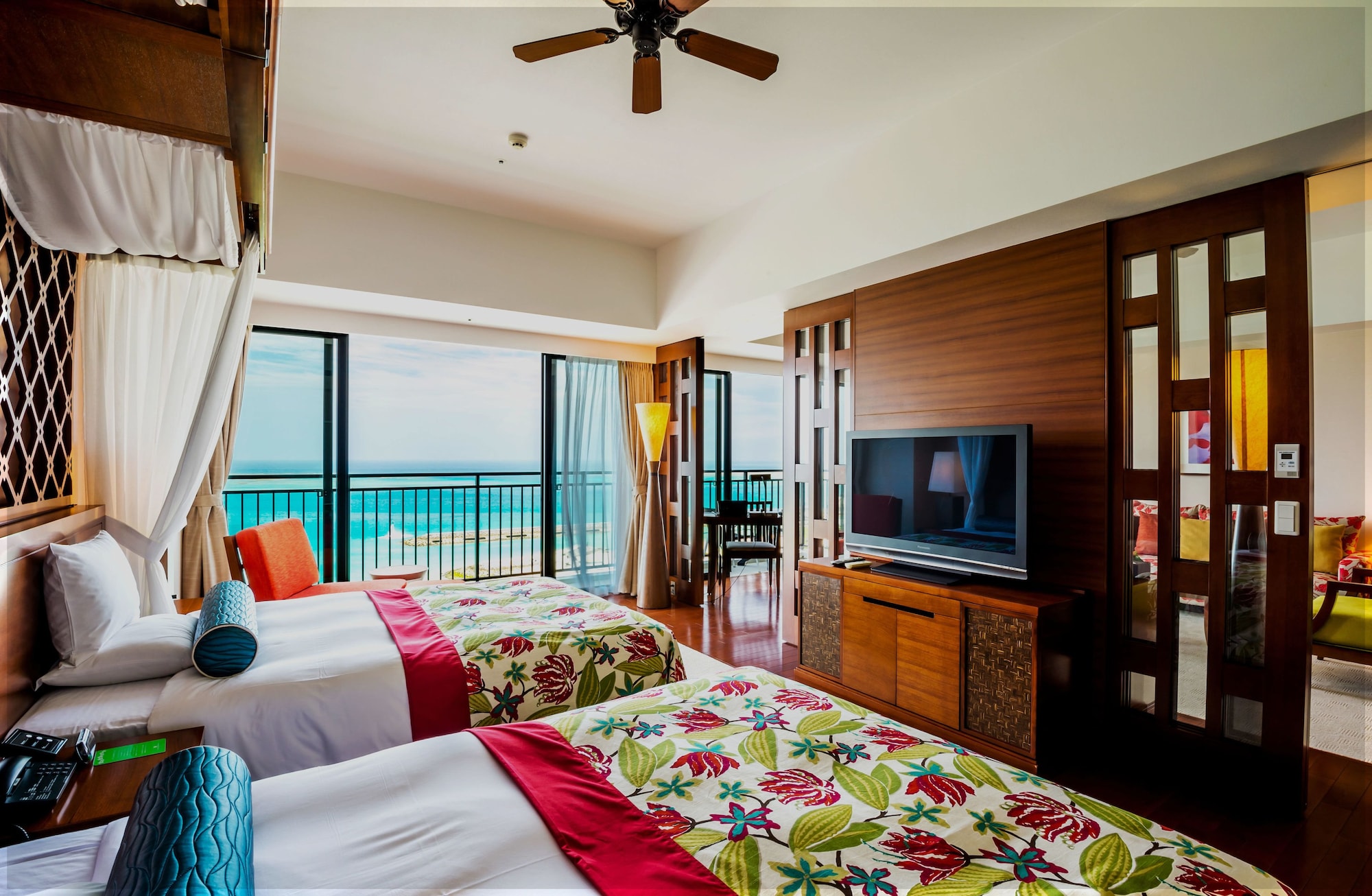 Royal, Ocean, Suite, Twin Beds, Lounge Access